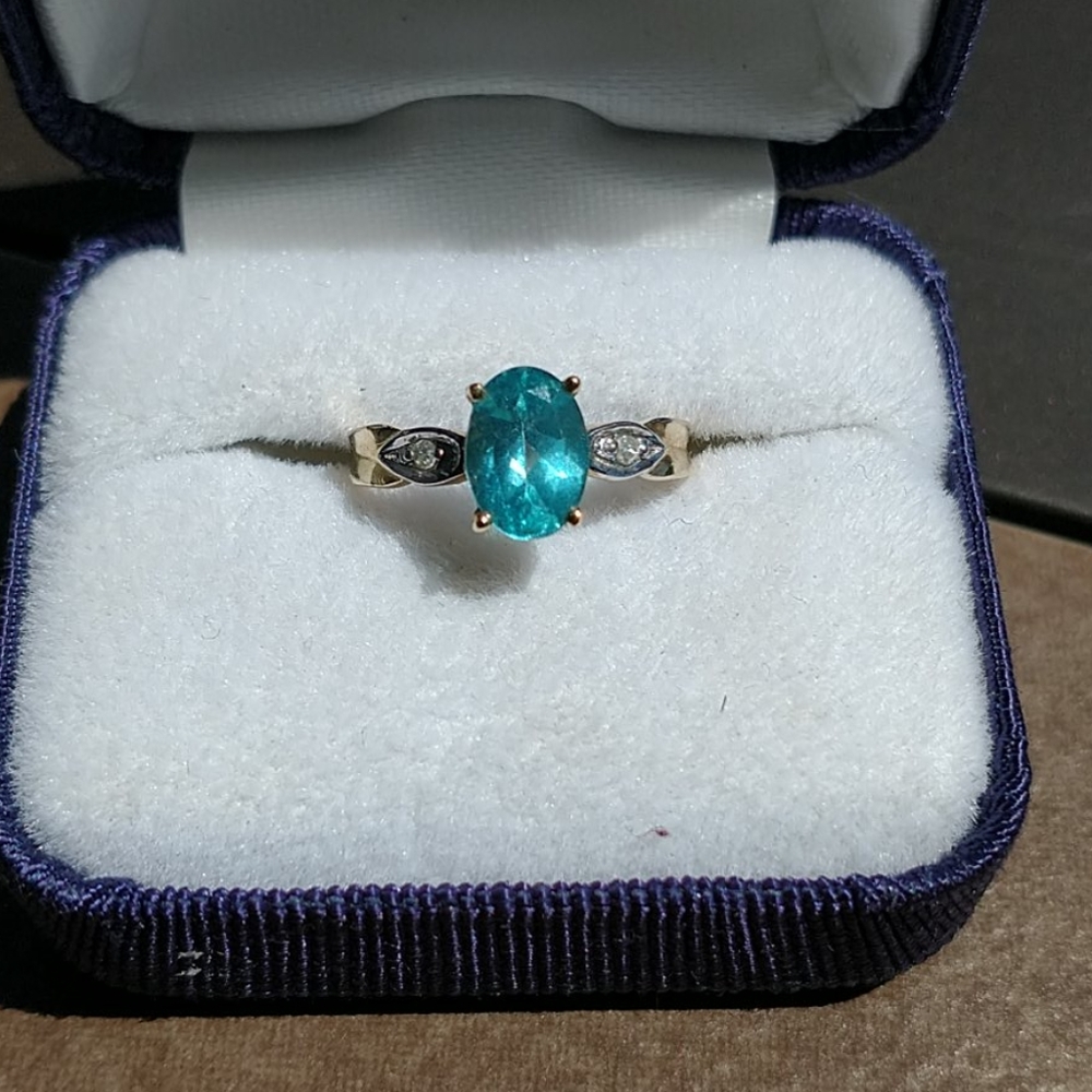 Beautiful scalloped 10k rich blue topaz with diamonds
